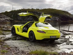 Xogo Mercedes-Benz SLS E-Cell Puzzle en liña