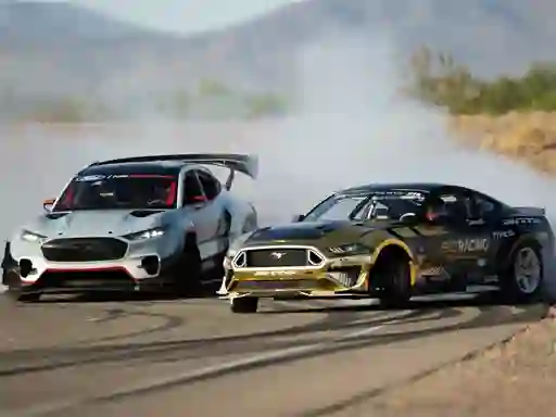 Xogo Drifting Mustang Car Puzzle en liña