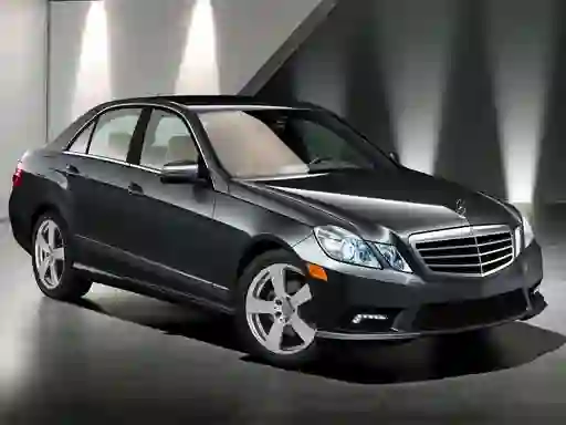 Xogo E-Class Sedan Puzz en liña